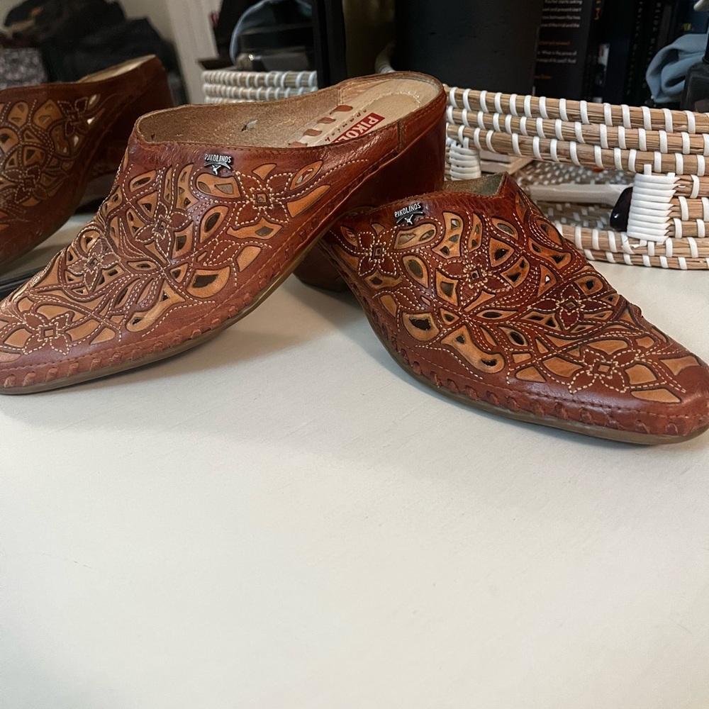 Pikolinos laser cut leather mule size 36